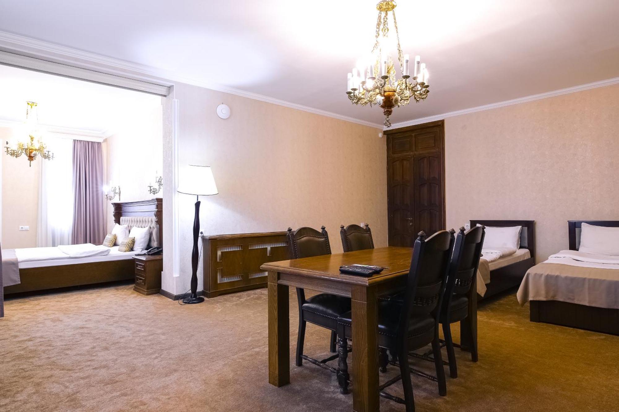 Hotel Imperial House 3*